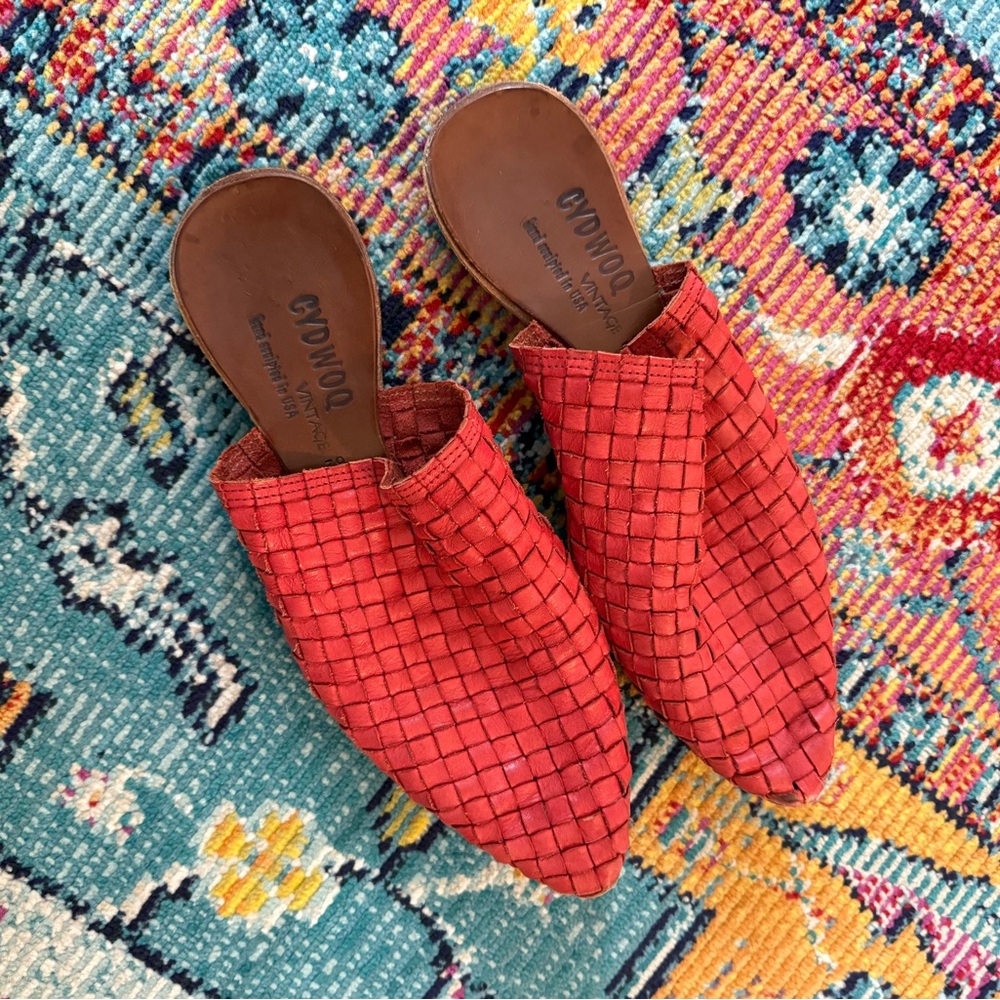 Cydwoq Women's Red Woven Mules